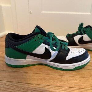 SB Dunk Low in Green White Black